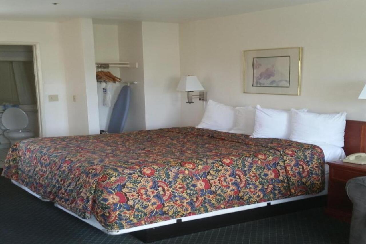 Days Inn By Wyndham Orange Anaheim Exteriör bild