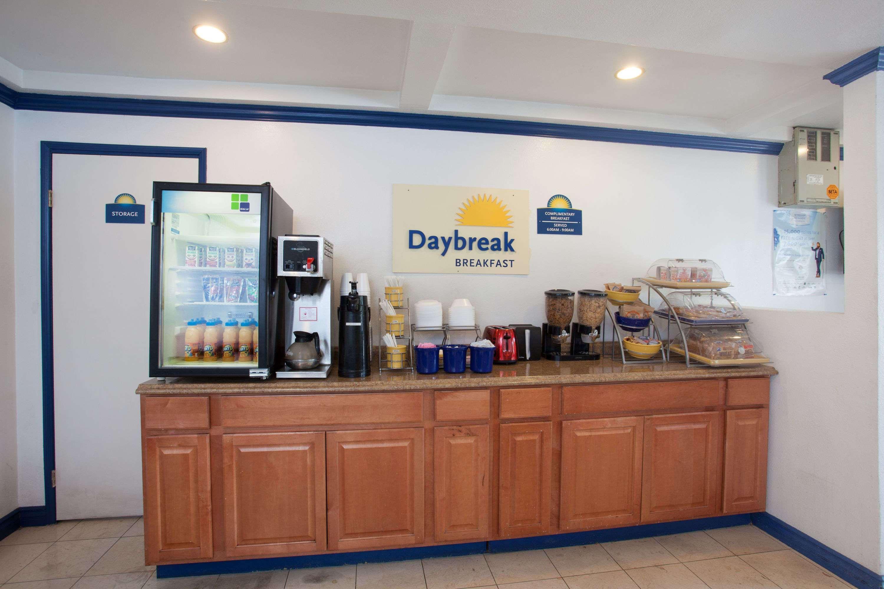 Days Inn By Wyndham Orange Anaheim Exteriör bild