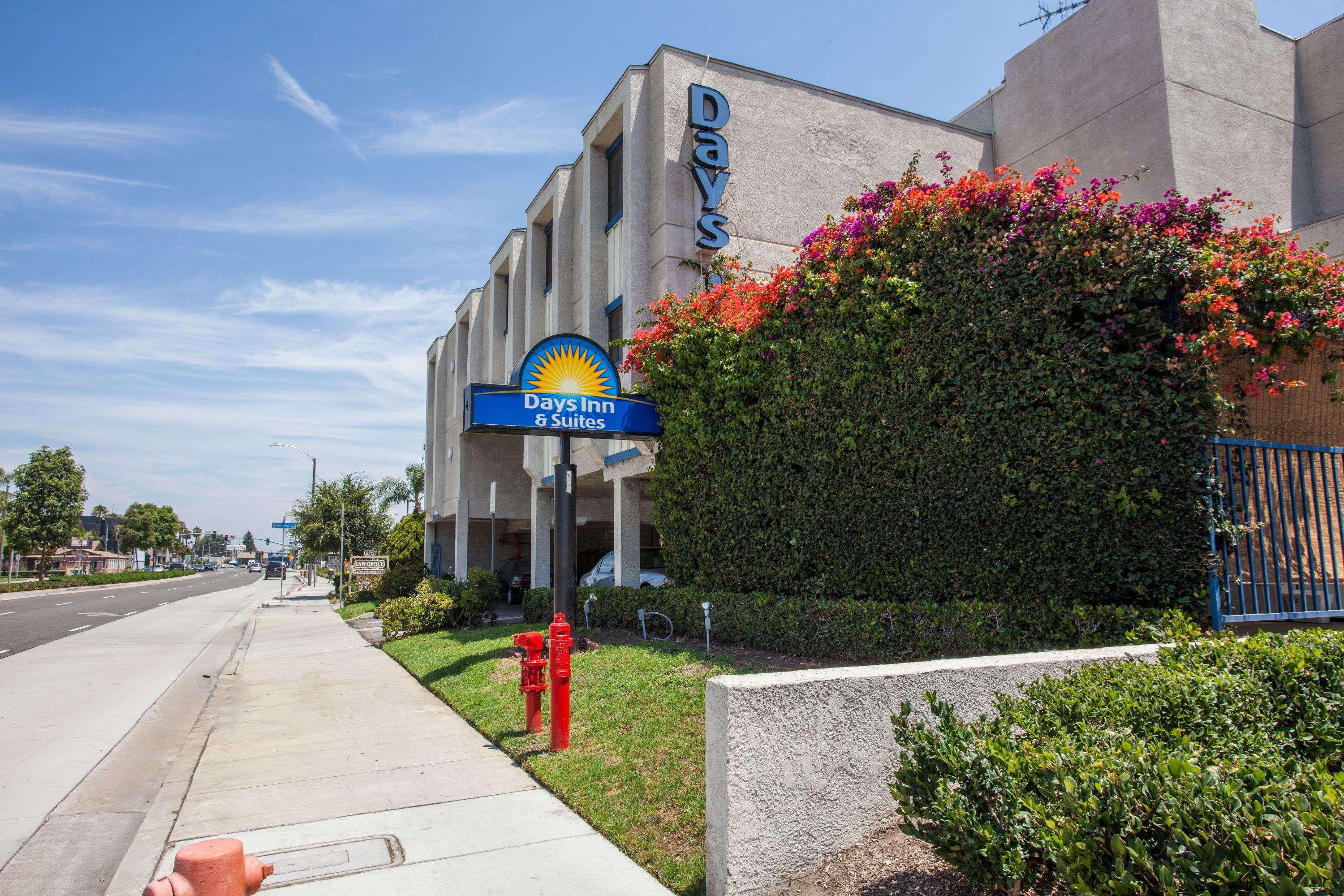 Days Inn By Wyndham Orange Anaheim Exteriör bild